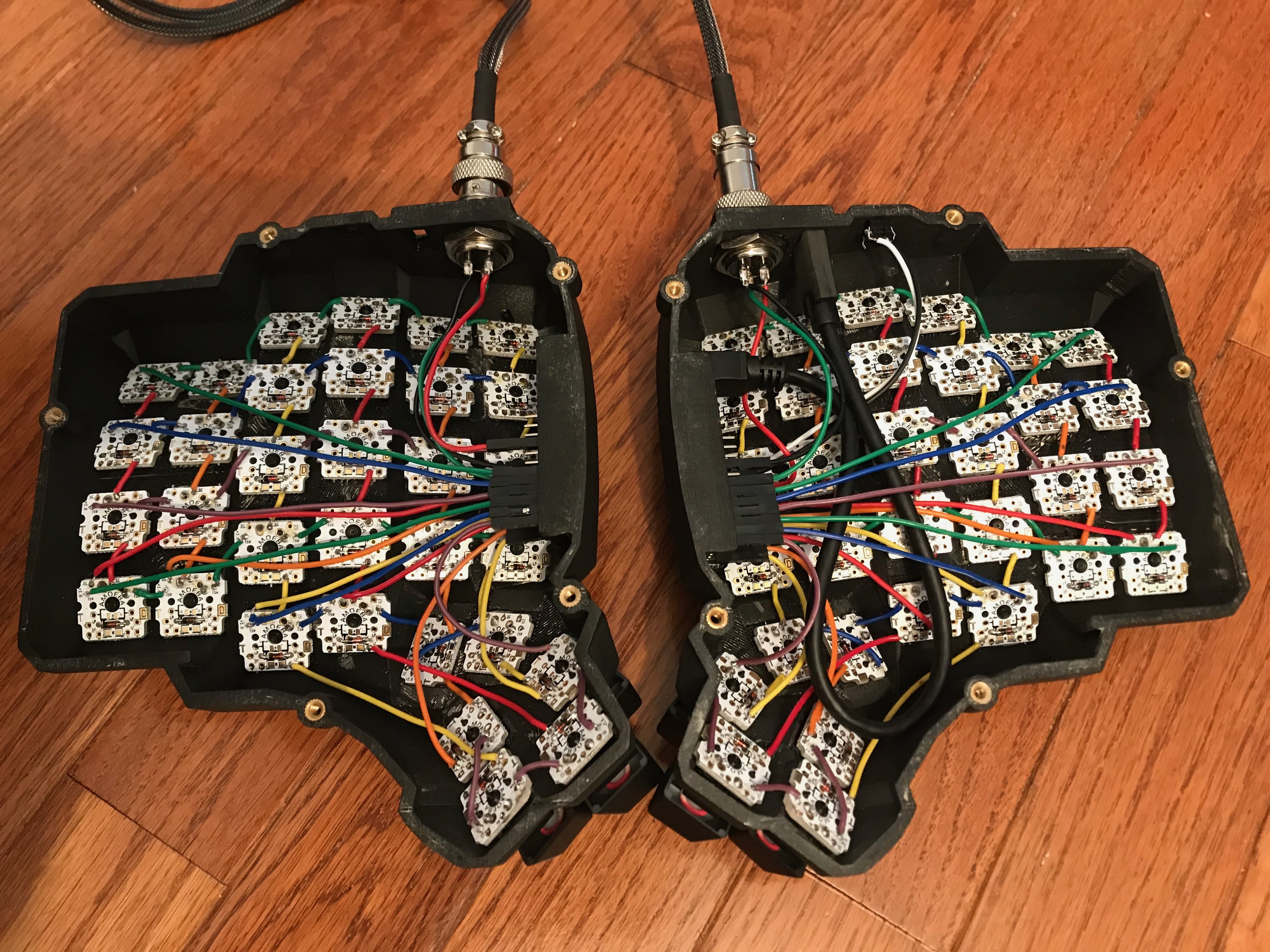 Both keyboard halves fully wired